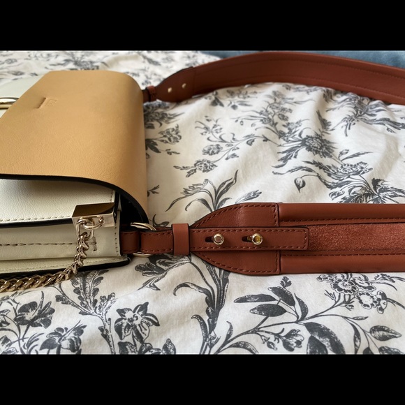 Chloe Faye Colorblock Shoulderbag - Picture 5 of 5